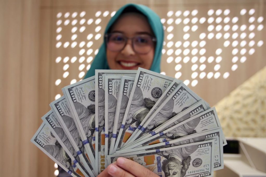 Dolar Makin Susah, Paylater Dikontrol, dan Bunga Bank Naik: Juli 2026, Bulan di Mana Uang Kamu Harus Berubah Sikap